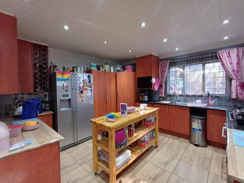 5 Bedroom Property for Sale in Claremont Western Cape